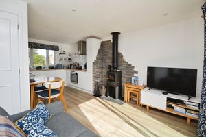 Studio space- click for photo gallery